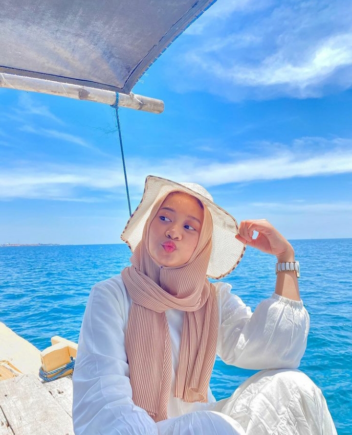 Cuaca cerah cocok untuk snorkeling di Gili Ketapang. Foto-foto dulu sebelum bertemu si nemo, ikan badut yang lucu.